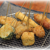 お出汁で食べる串揚げ